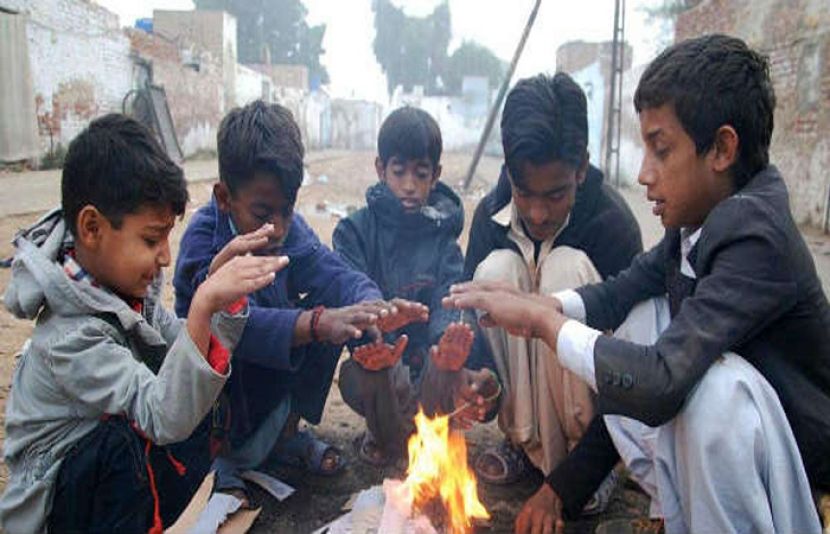 کراچی: سردی کی شدت میں اضافہ، کم سے کم درجہ حرارت کتنا رہ سکتا ہے؟