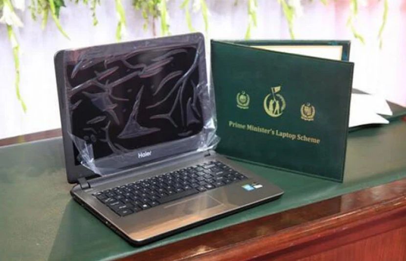 حکومت کا نوجوانوں کے لیے لیپ ٹاپ اور روزگار اسکیموں کا اعلان