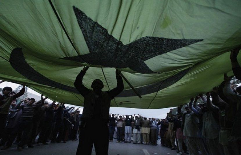 کیا ہم قوم ہیں اور ایک ہیں ؟