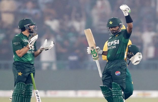 تیسرے اور فیصلہ کن ٹی 20 انٹرنیشنل میچ میں پاکستان کے باؤلرز کے بعد بیٹسمینوں نے بھی شاندار کارکردگی دکھائی