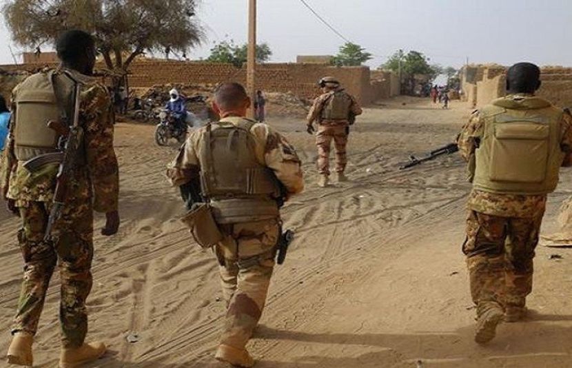 مالی میں بم دھماکے کے نتیجےمیں 16 فوجی اہلکار ہلاک ہو گئے