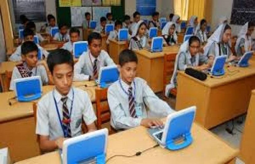 وفاقی وزیر تعلیم شفقت محمود نے واضح کیا ہے کہ پرائیویٹ سکولز 15 ستمبر سے ضوابط کیساتھ تعلیمی سرگرمیاں شروع کر سکیں گے۔
