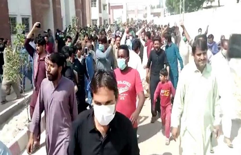 سکھر کی قرنطینہ سینٹر میں احتجاج