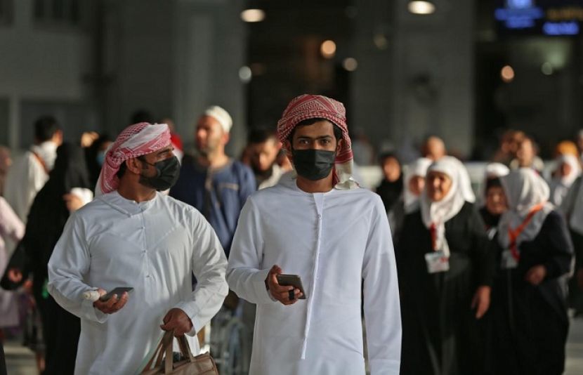 سعودی عرب میں کرونا ایس او پیز کی خلاف ورزی پر متعدد افراد کو 18 ہزار ریال جرمانہ عائد کیا گیا۔