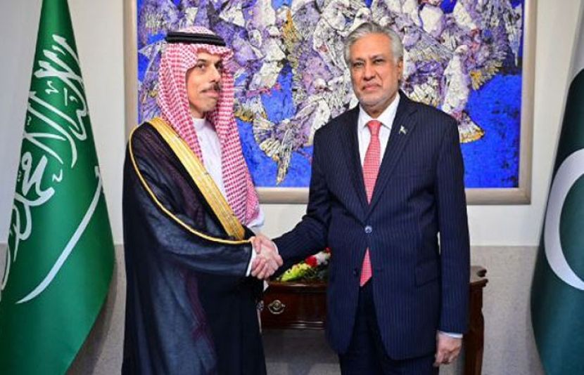 اسحاق ڈارکا سعودی وزیرخارجہ سے ٹیلیفونک رابطہ، علاقائی صورتحال پر تبادلہ خیال