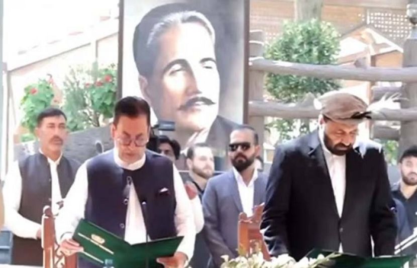 امجد حسین ایڈووکیٹ نے بطور وزیراعلیٰ گلگت بلتستان عہدے کا حلف اٹھا رہے ہیں