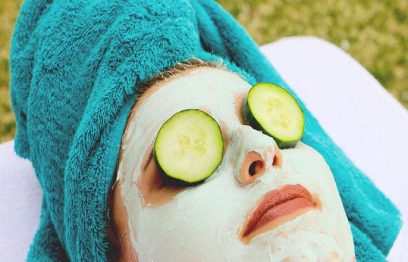 کھیرا ایک نہایت صحت بخش اور فائدہ مند پھل ہے جو آنکھوں کے لیے بے حد مفید ہے