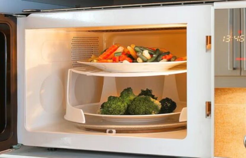 ہ مائیکرو ویو میں کھانا گرم کرنے سے کینسر ہوسکتا ہے۔ سوال یہ ہے کہ یہ حقیقت ہے یا محض افواہ؟