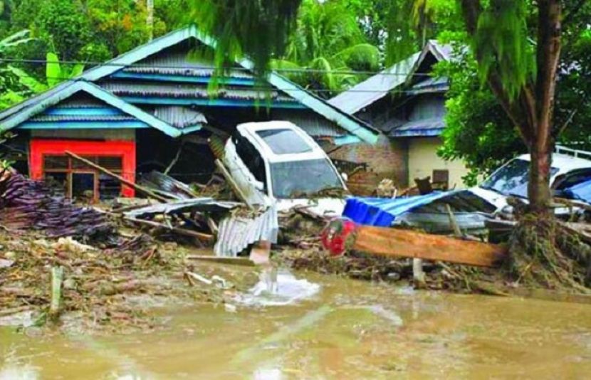 انڈونیشیا میں طوفانی بارشوں، سیلاب اور لینڈ سلائیڈنگ سے 44 افراد ہلاک اور متعدد زخمی ہوگئے۔