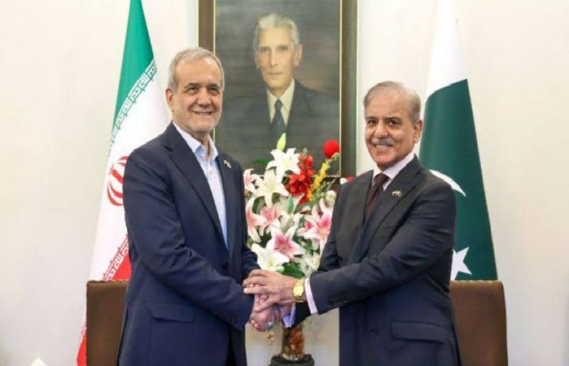 وزیراعظم شہباز شریف سے ایران کے صدر مسعود پزشکیان کی نیویارک میں ملاقات کر رہے ہیں