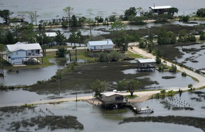 سمندری طوفان آئیڈیلیا 125 میل فی گھنٹا رفتار کی ہواؤں کے ساتھ امریکی ریاست فلوریڈا کے ساحل سے ٹکرا گیا۔