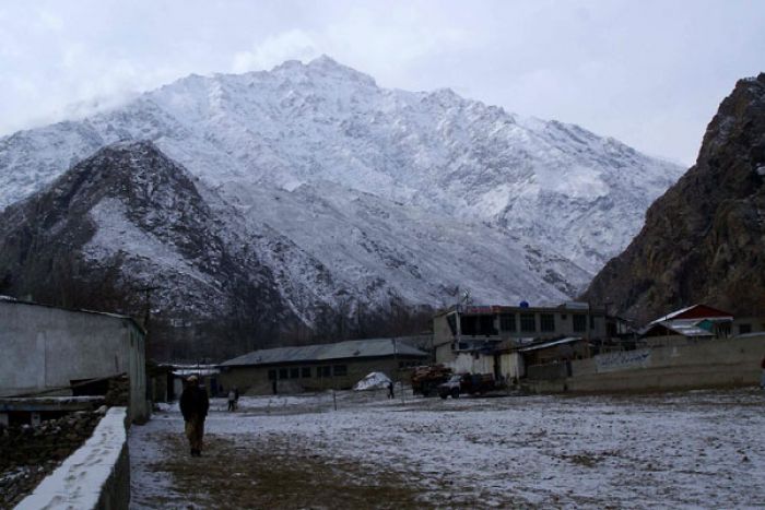 ملک کے بالائی علاقوں میں ایک بار پھر برف باری کا سلسلہ شروع ہوگیا