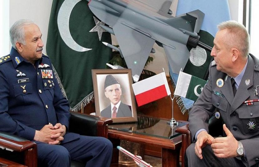 پولینڈ کی مسلح افواج کے ڈپٹی کمانڈر کی ایئرچیف مارشل مجاہد انور خان سے ملاقات