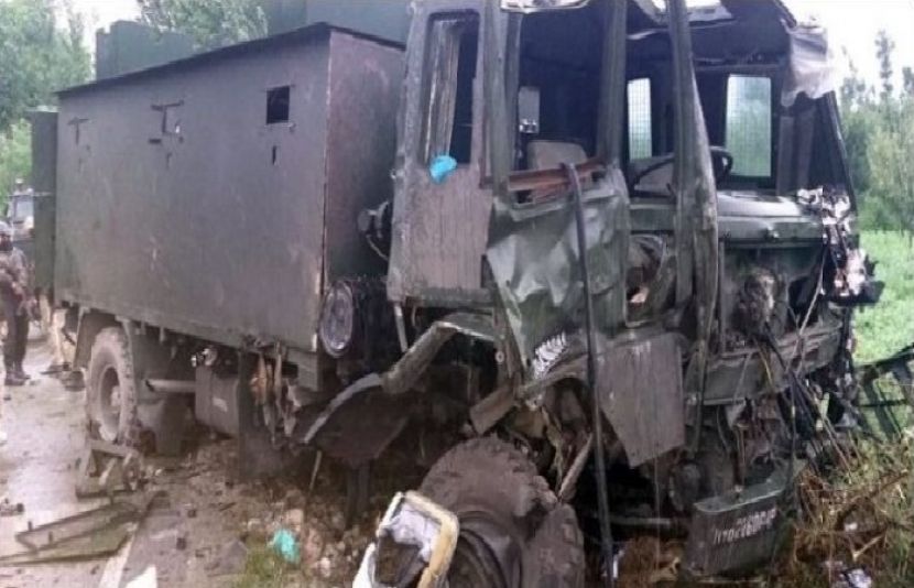 مقبوضہ کشمیر میں بھارتی فوج کی گاڑی بارودی سرنگ دھماکے میں تباہ ہوگئی ہے