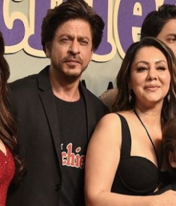 شاہ رخ خان اپنی بیٹی سہانا کیساتھ نئے انداز میں جلوہ گر