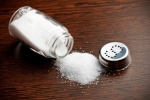 نمک کا زیادہ استعمال آپ کو کن امراض کا شکار بنا سکتا ہے؟